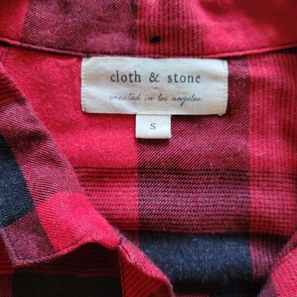 Cloth & Stone Shirt Women Small Red Black Buffalo Check Plaid Raw Hem Flannel - Picture 4 of 10